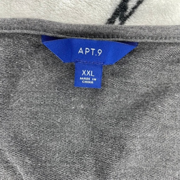 Solid grey blouse with striped sleeves - Picture 3 of 5